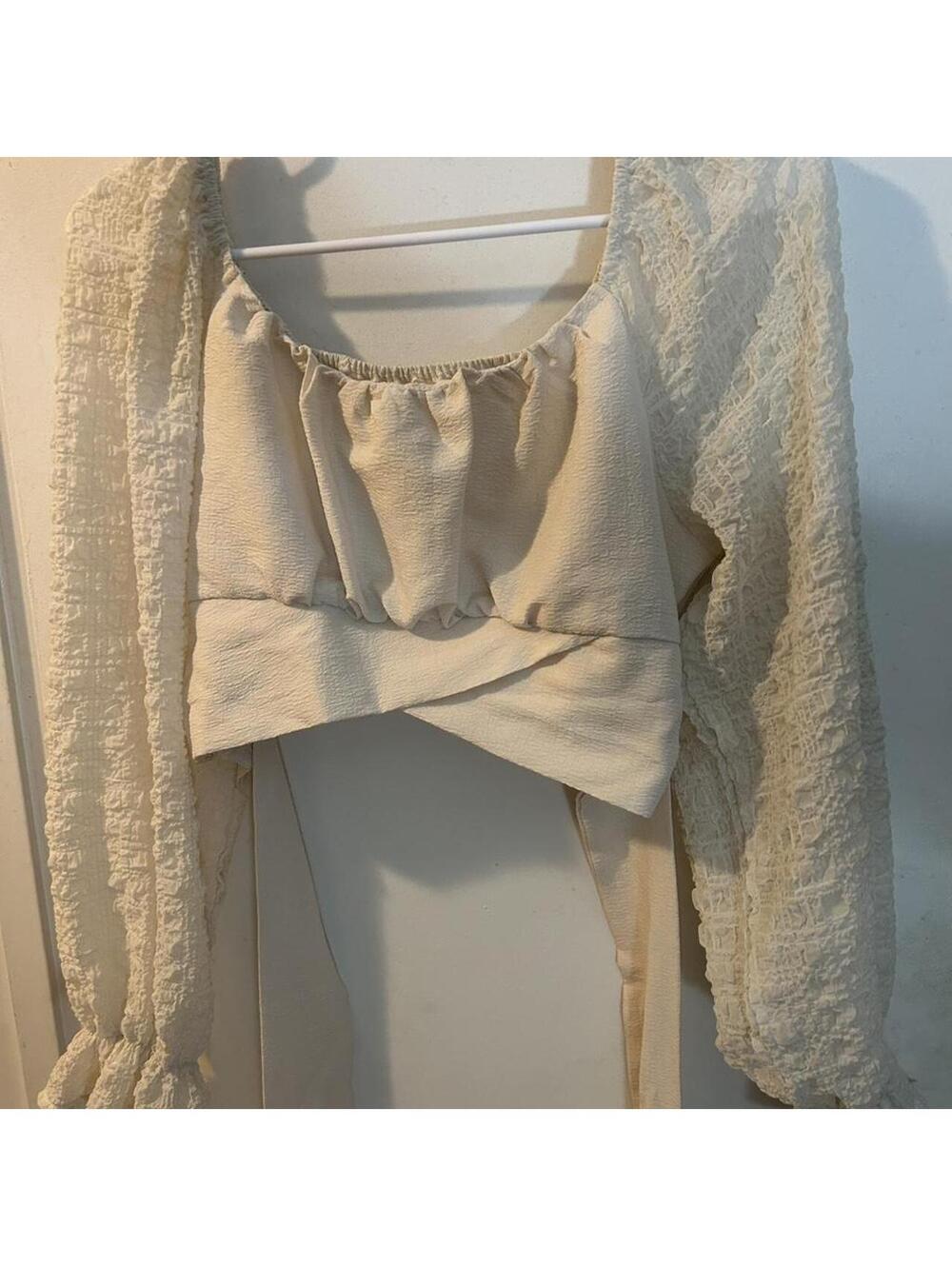 SHEIN cream crop top with ruffled neckline and textured fabric, size M
